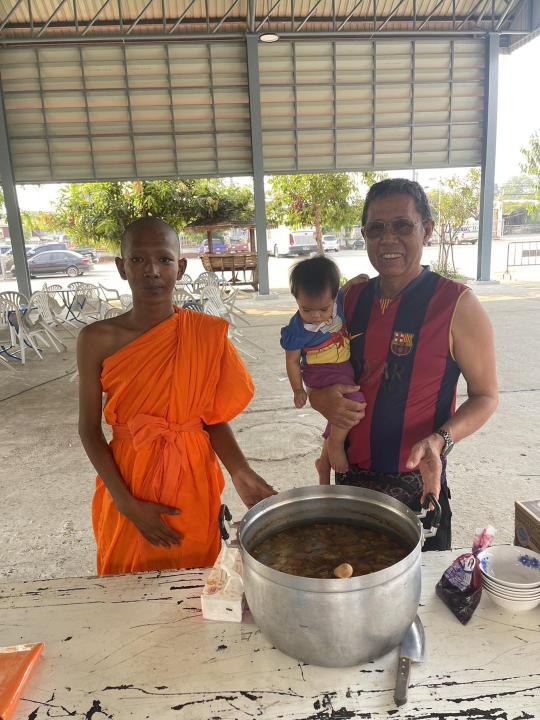 อยุโมทนา ธงชัยการช่าง ถวายพะโล้ 1 หม้อ