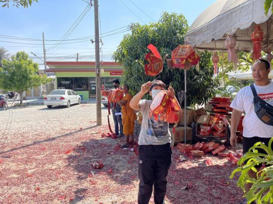 จุดประทัด 3 แสนนัด แก้บนไอ้ไข่วัดอินทาราม อยุธยา